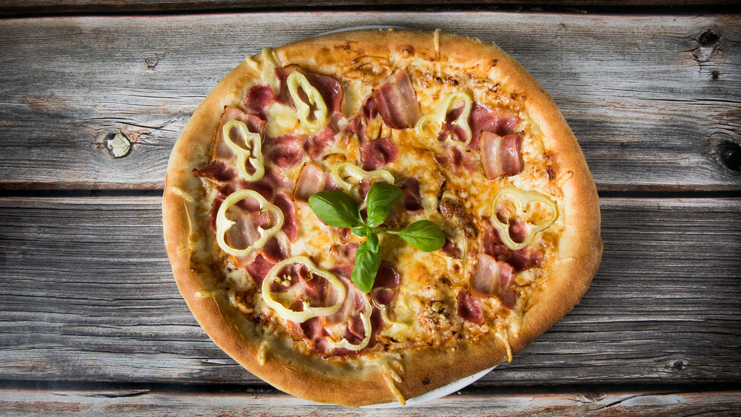 21 Füstös pizza (30cm) menü