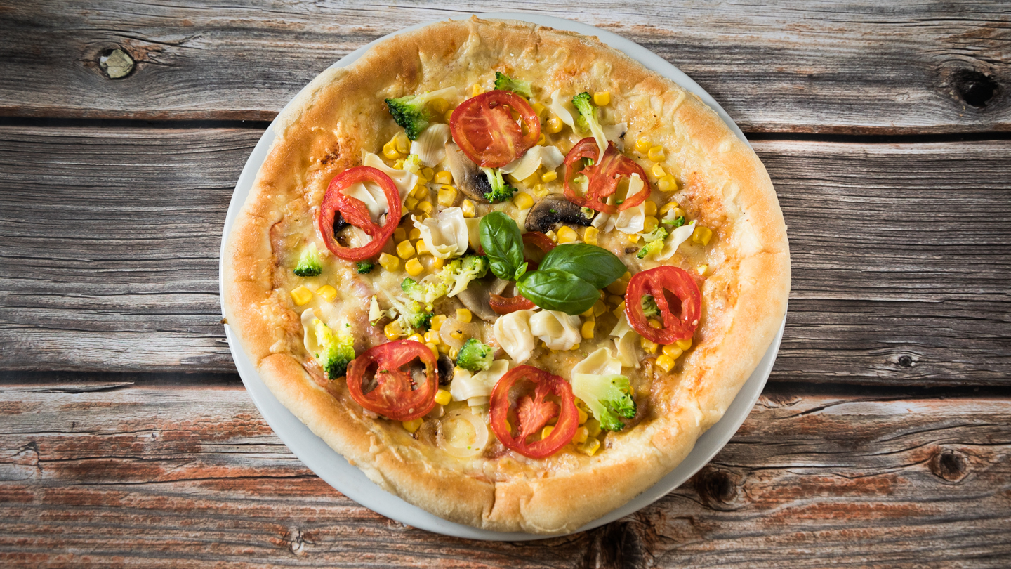 6 Vegetariana pizza (30cm) menü